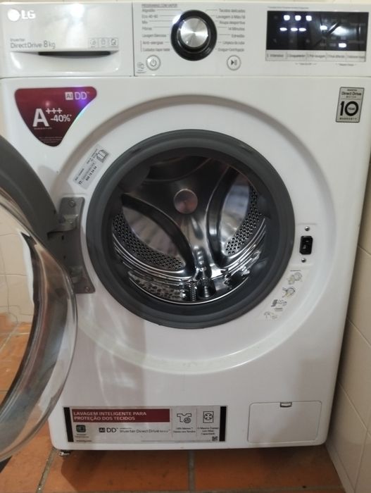 Máquina de lavar roupa marca LG