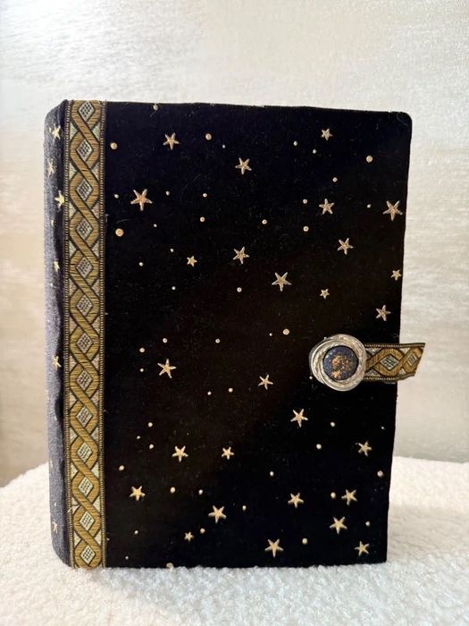 Książka–szkatułka ręcznie robiona