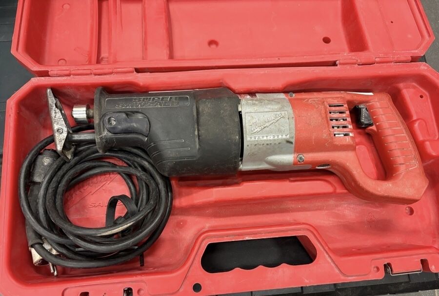 Piła szablasta Milwaukee SSE 1000 SQ