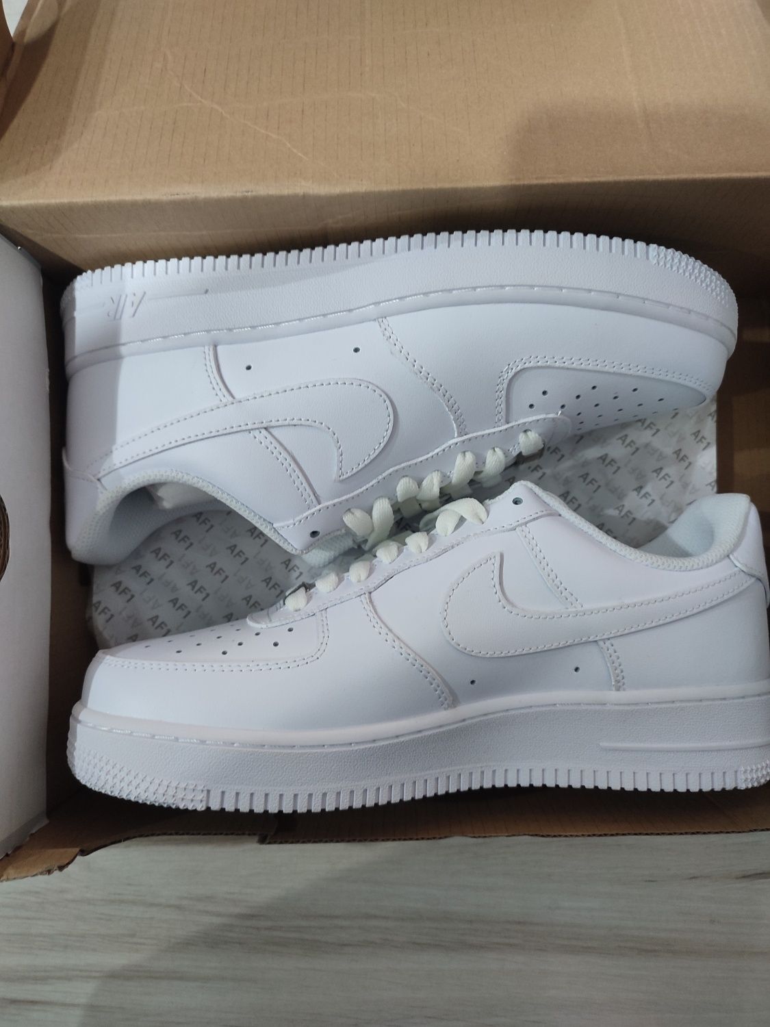 Nike Air Force 1 rozmiar 42 białe buty sneakers
