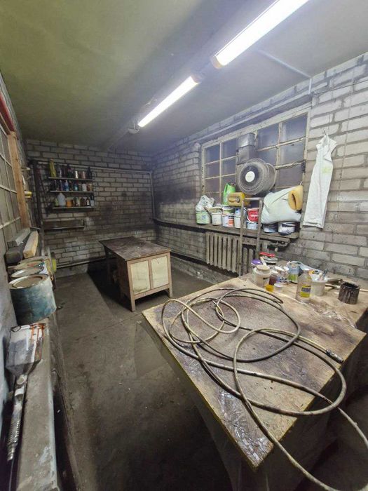 Продам приватну садибу з готовим бізнесом у сфері перетяжки меблів