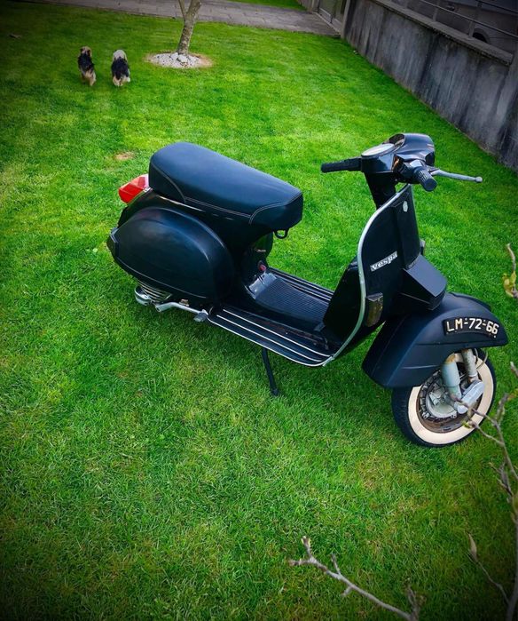 Vespa PX 125 preta