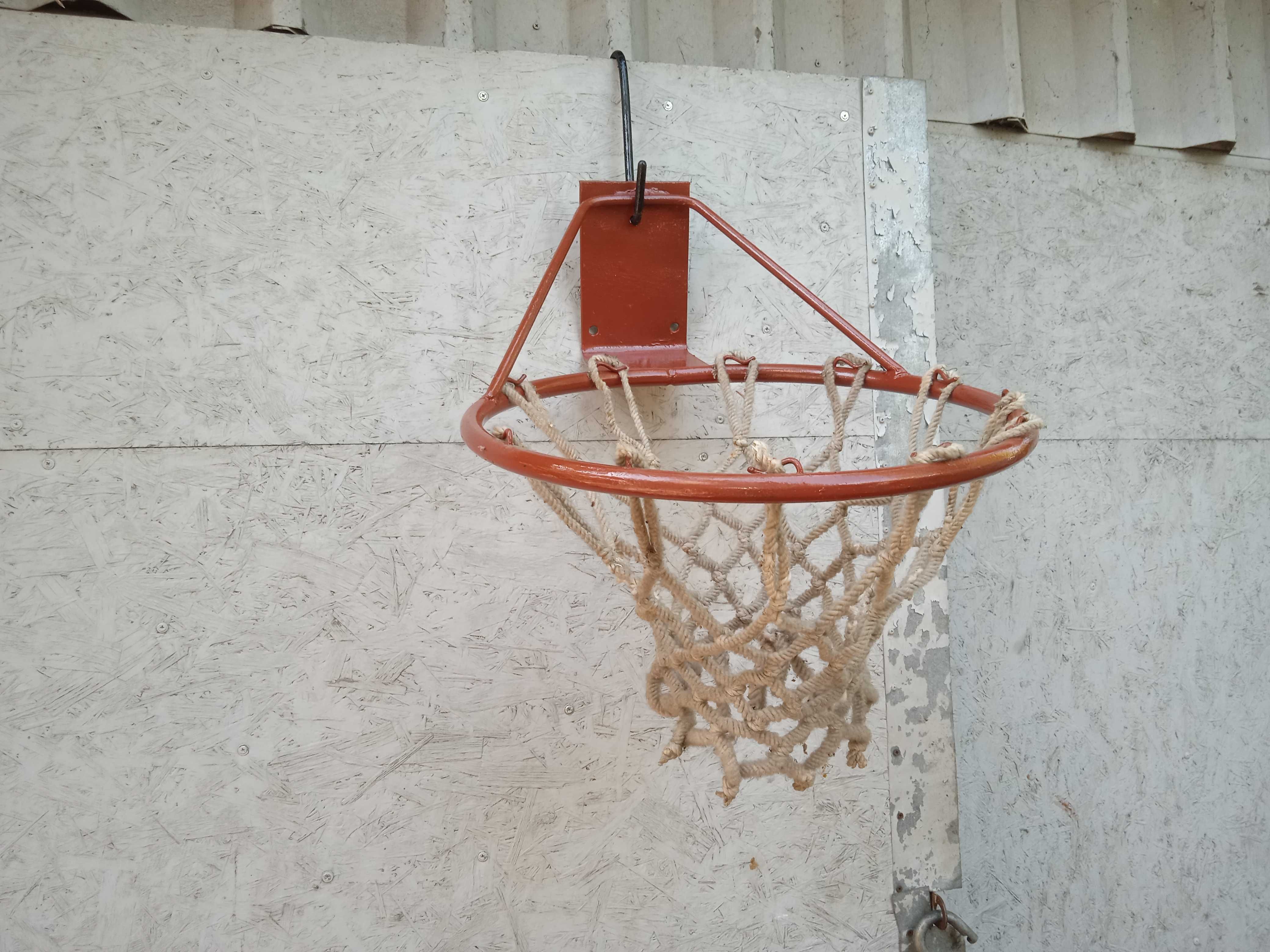 Баскетбольное кольцо.