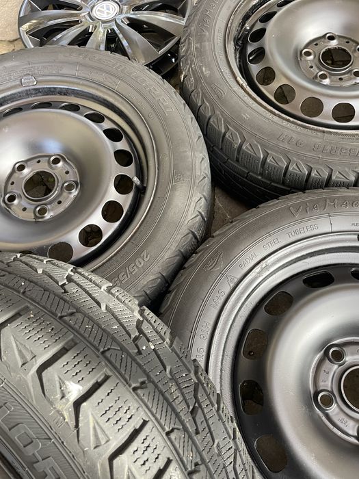 Комплект дисків із зимовою резиною та ковпаками 205/55r16