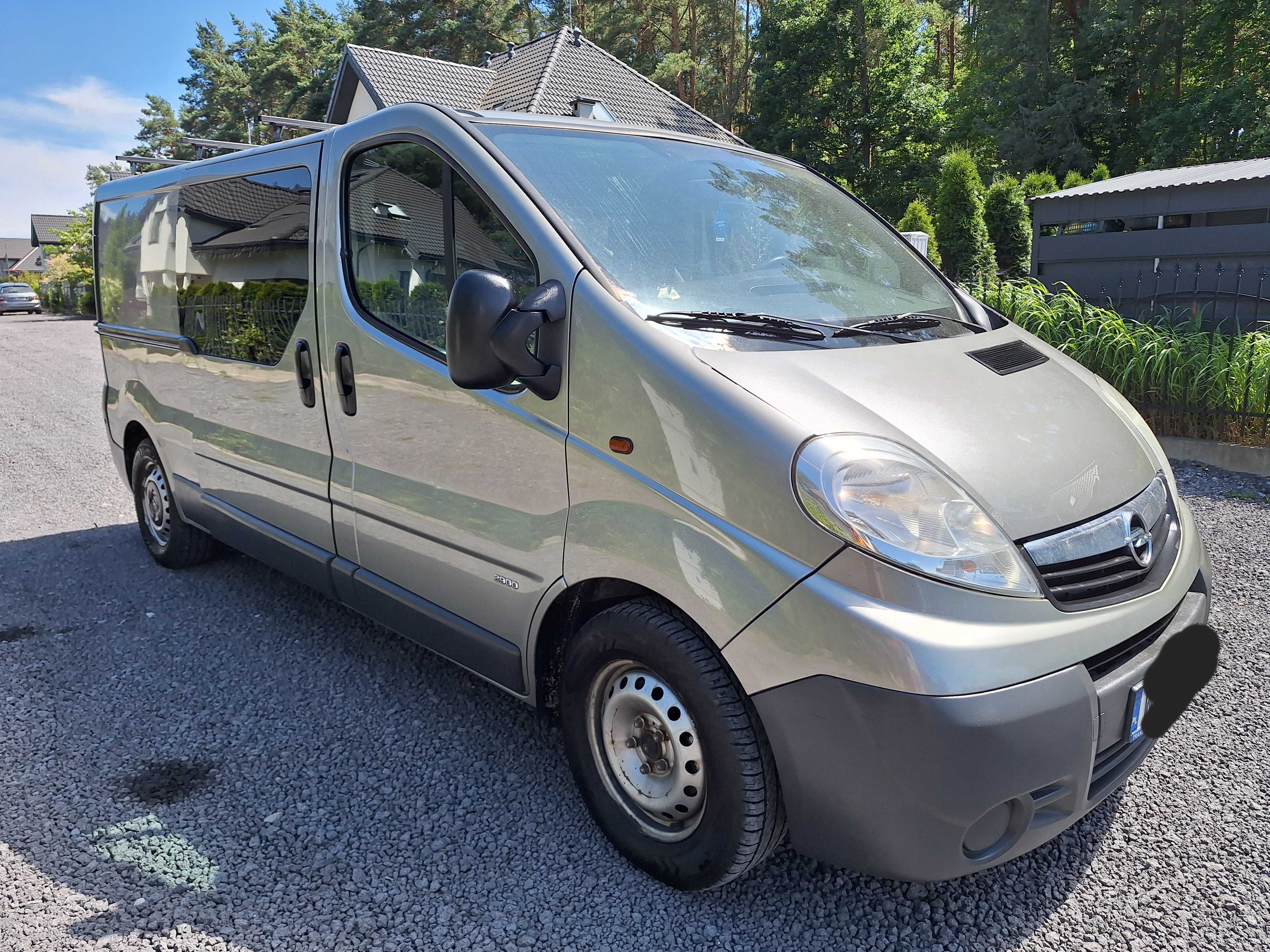 Opel Vivaro wersja long blaszak 2010