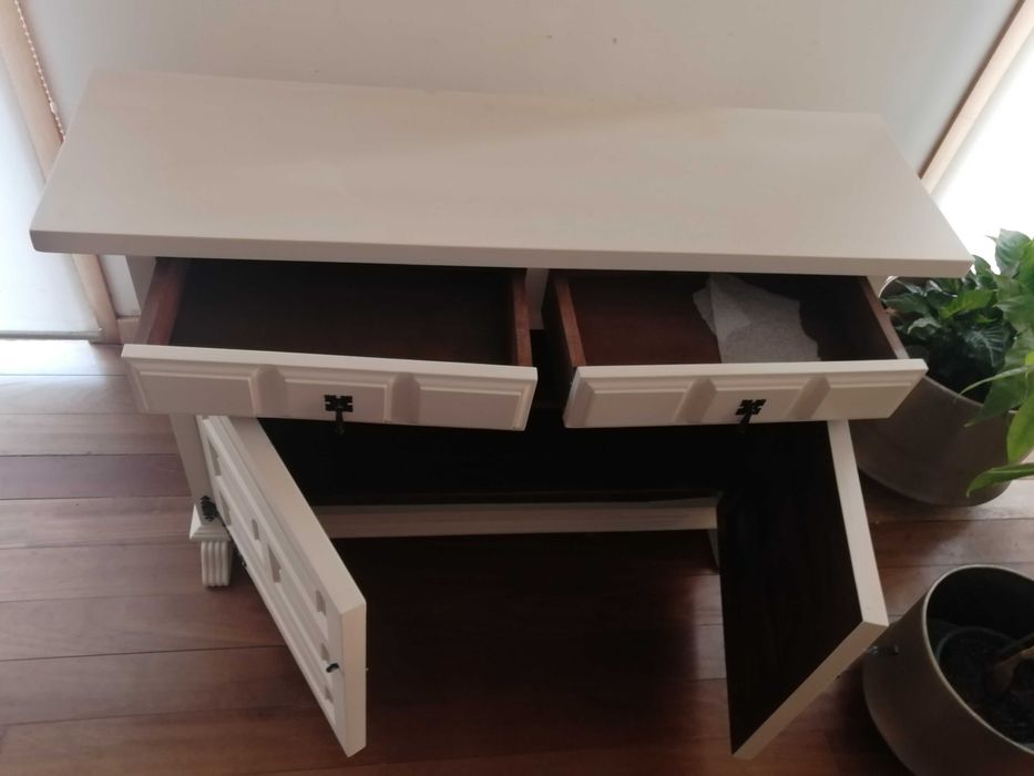 Móvel em Madeira de Pinho