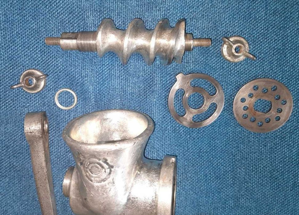 М'ясорубка механічна з 2 ножами, вставкою для маку, клеймо 5Д-70 1970