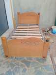 Cama de criança em madeira com motivos de ovelhinhas