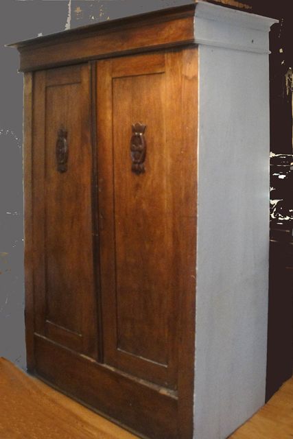 zabytkowa stara drewniana szafa poniemiecka