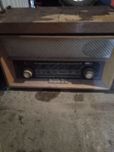 Stare radio.     V