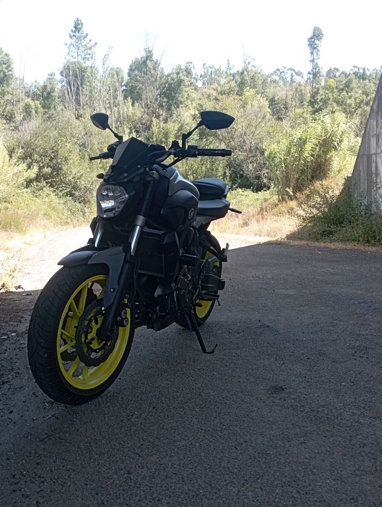 Yamaha MT 07 Night Fluo