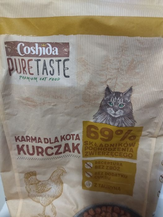 Zestaw karmòw dla kota.