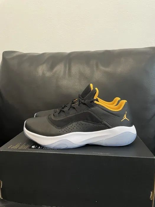 Оригінальні кроссовки Nike Air Jordan 11 Low  CW0784-071