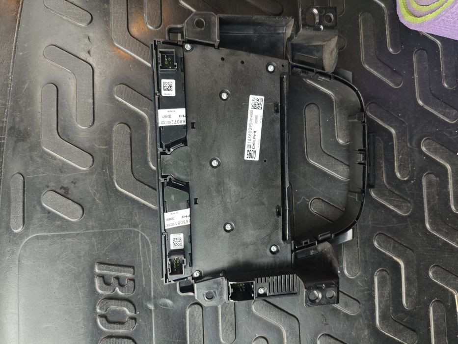 Штатна мультимедіа NAVI 900 OPEL Astra j .в гарному стані .