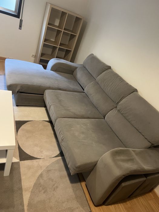 Sofa grande masa de centro e aparador