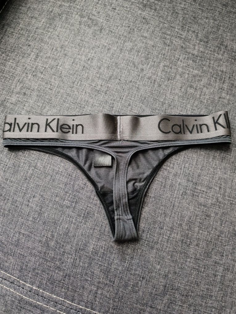 Stringi Calvin Klein rozmiar S