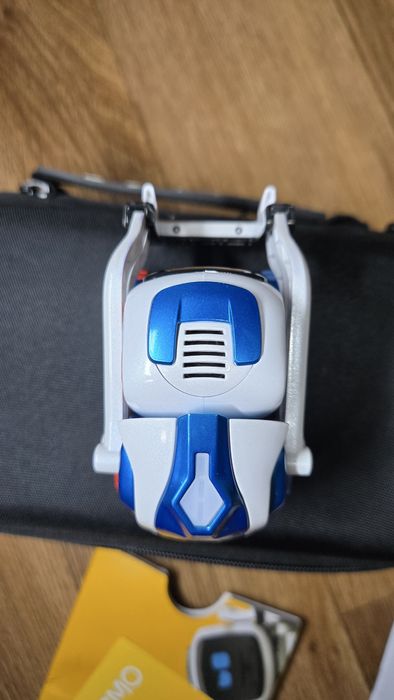 Робот Cozmo от Anki (синяя лимитированная версия)
