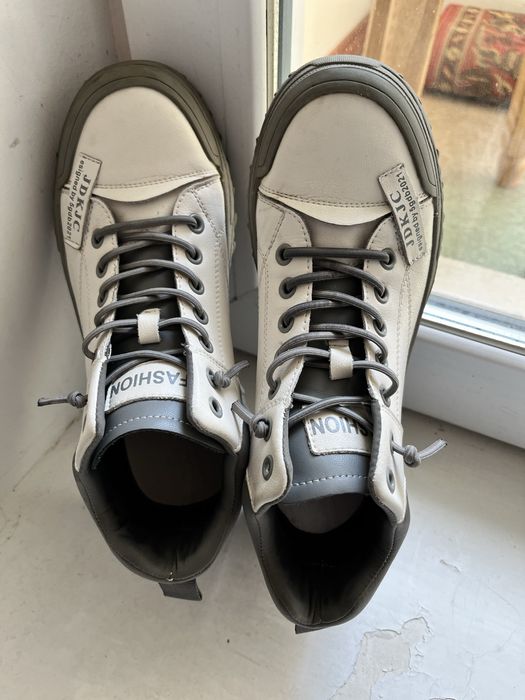 Кросівки,в чудовому стані!