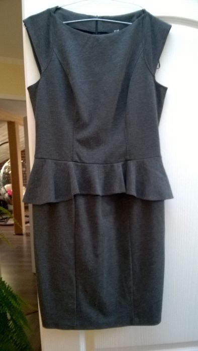 Sukienka z baskinką