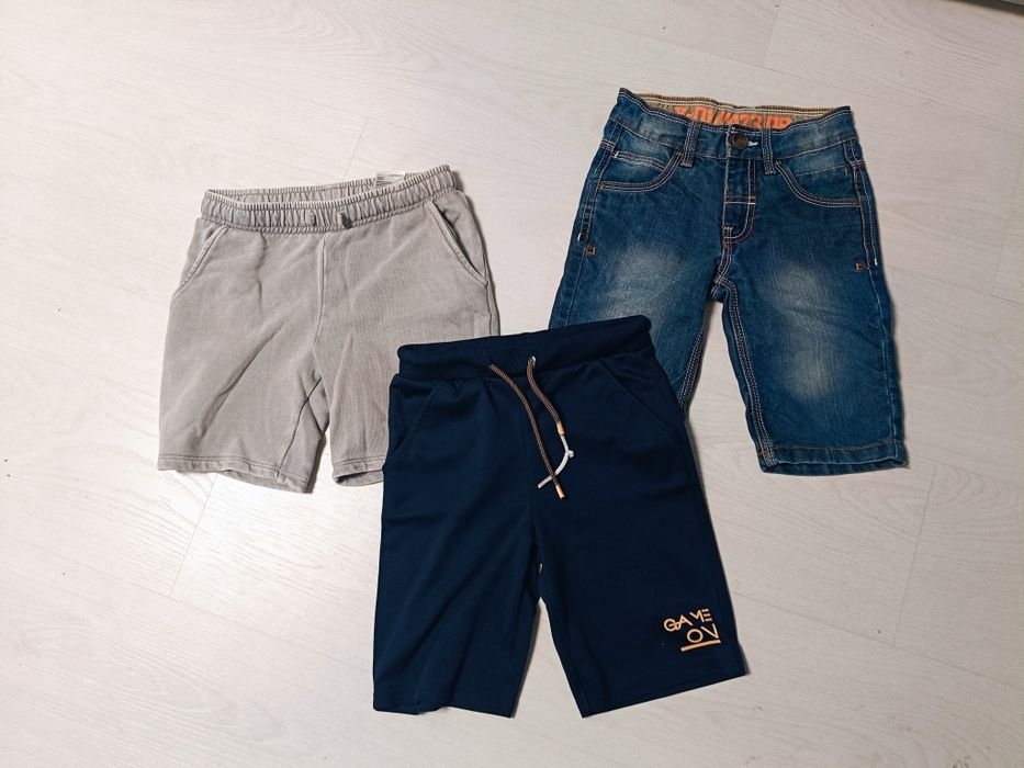 Zestaw 3 par spodenek rozmiar 110 
Szare z firmy h&m