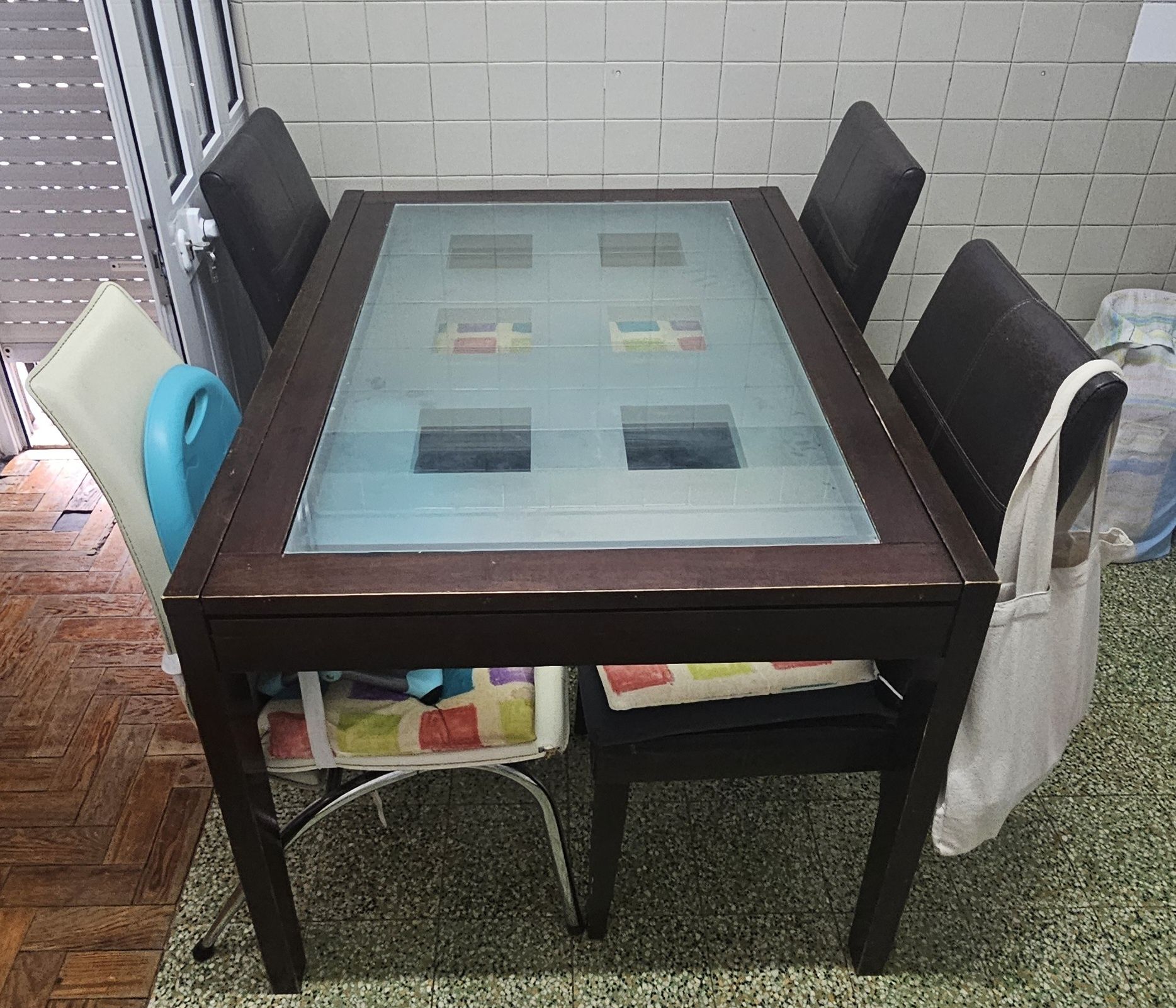 Vendo Mesa De Jantar Em Madeira Maciça