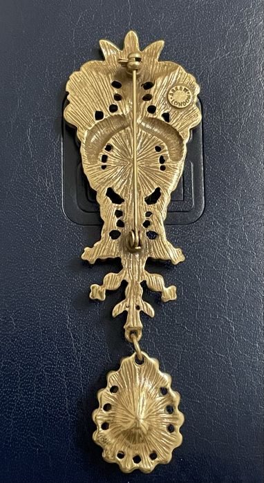 Брошка у вінтажному стилі