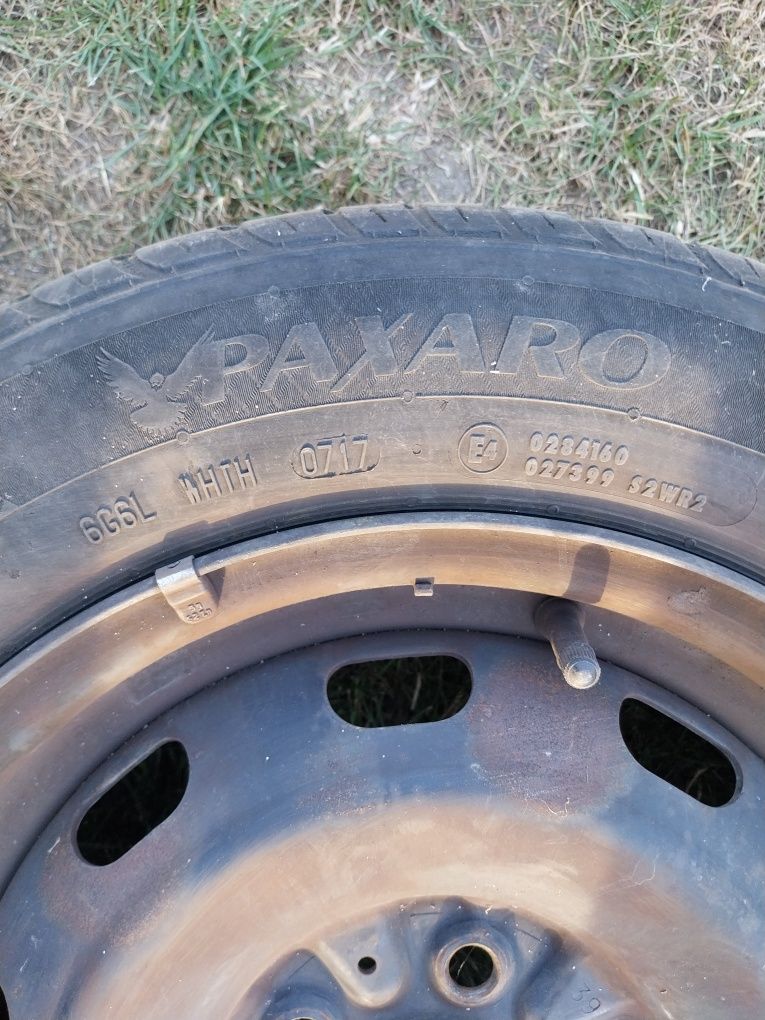 Opony letnie 185 65 r14 na stalowych felgach  komplet