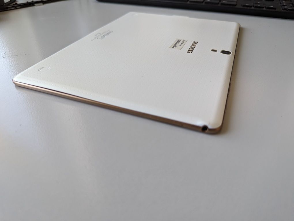 Планшет Samsung Galaxy Tab S 10.5'' Wi-Fi (SM-T800) Dazzling White