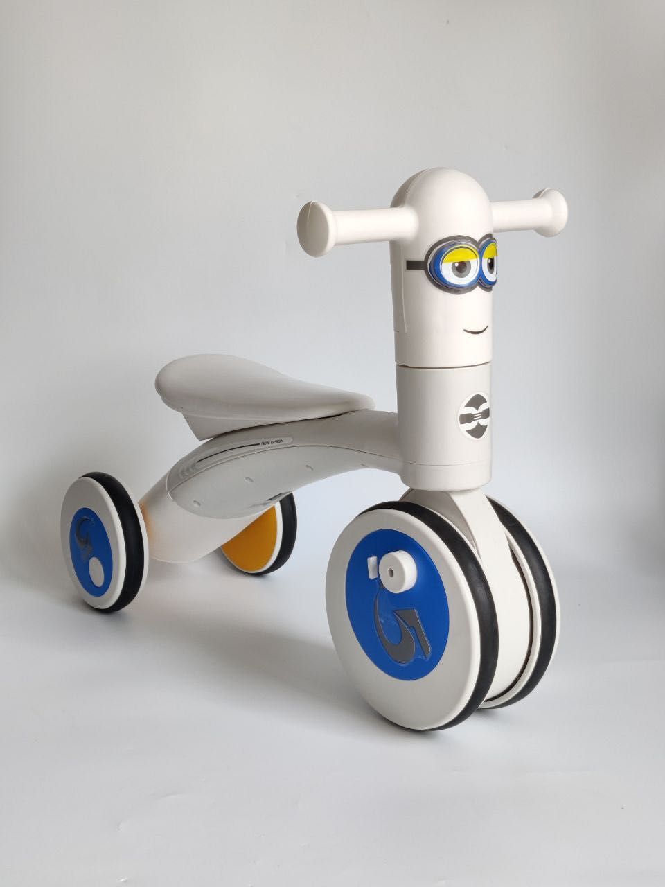 Детский велосипед беговел Minion XZ01 музыка + подстветка