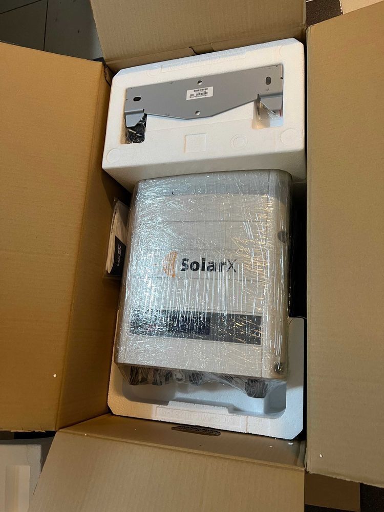 Inwerter SolarEdgeSE5K z lcd