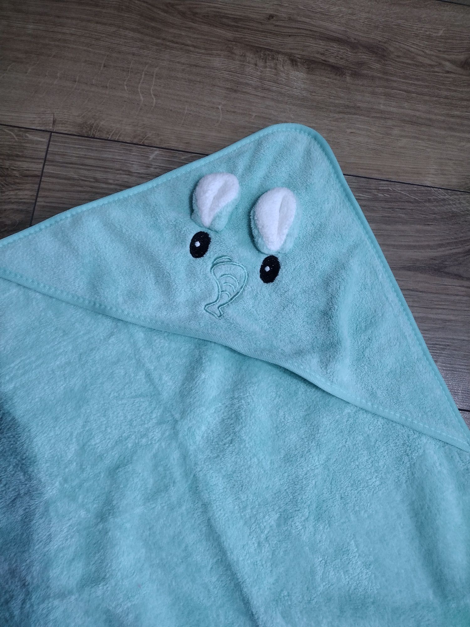 Nowy ręcznik niemowlecy 80 na 80 cm mietowy