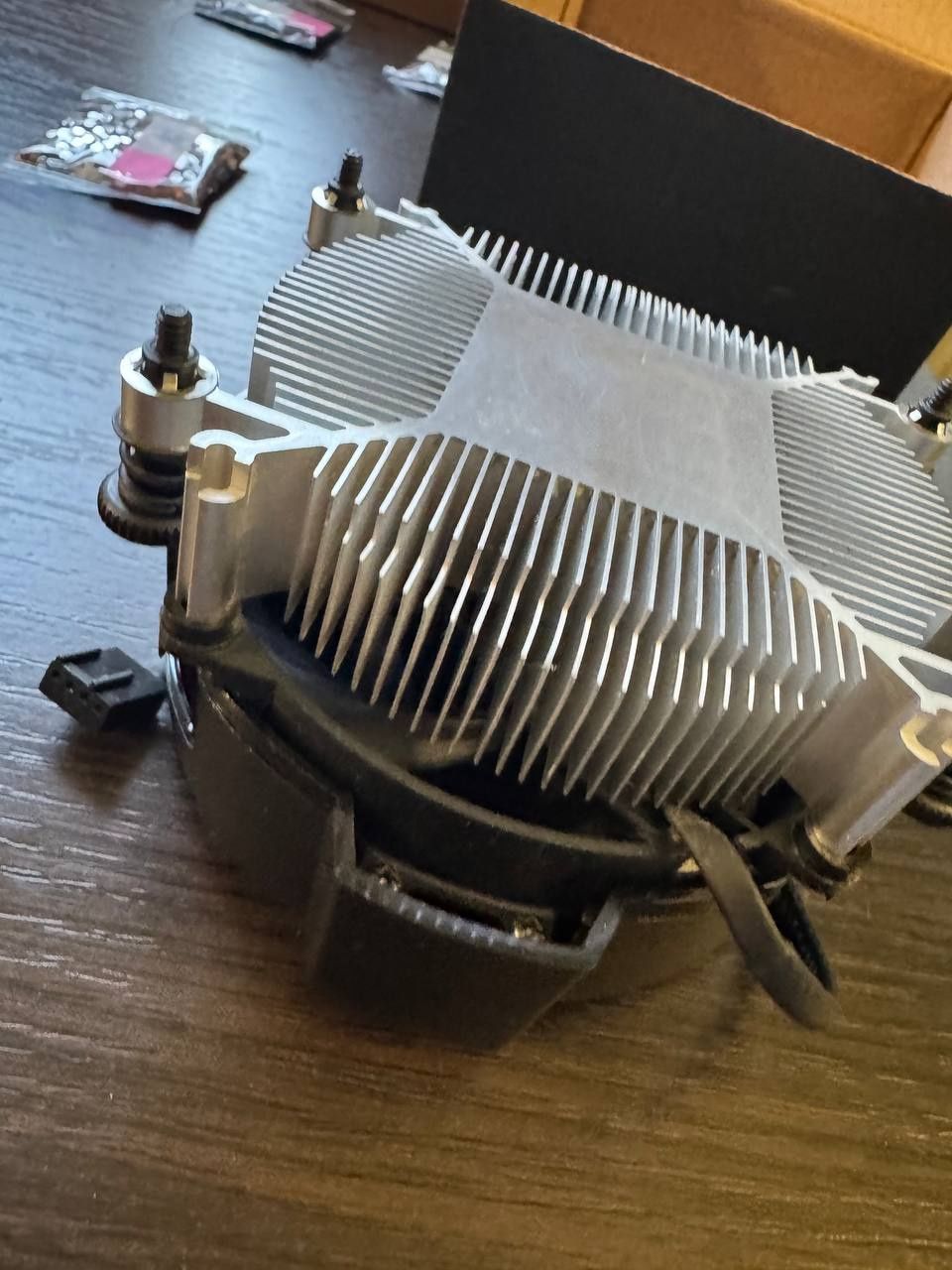 Кулер процесора AMD Wraith Stealth Ryzen Socket AM4 /AM5 65W712-000046
