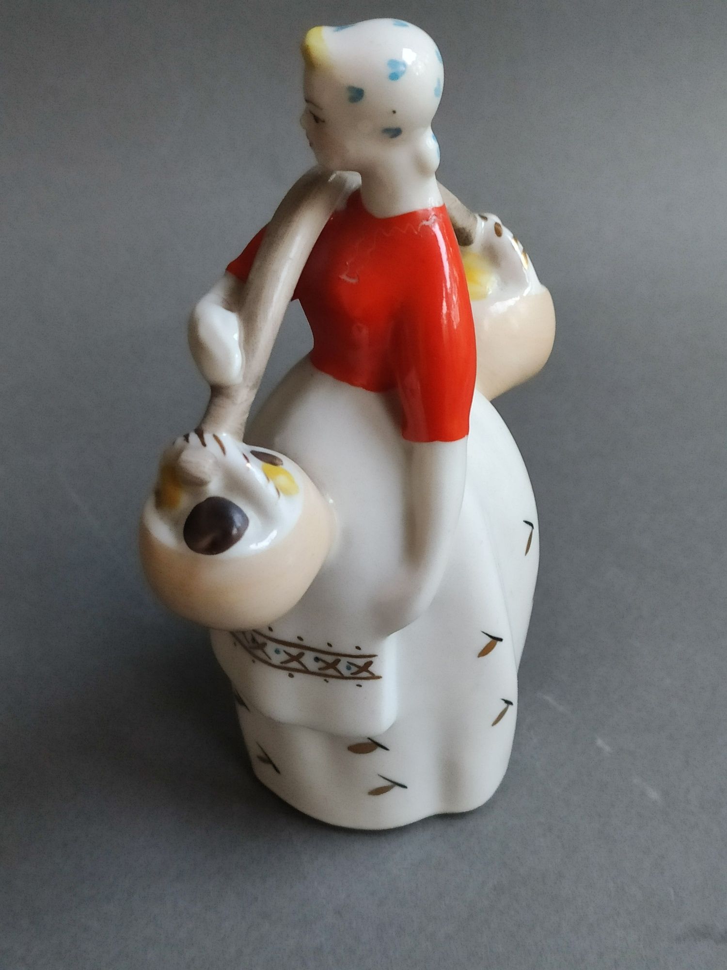 Фігурка ссср дівчина з грибами фарфор ЗХК