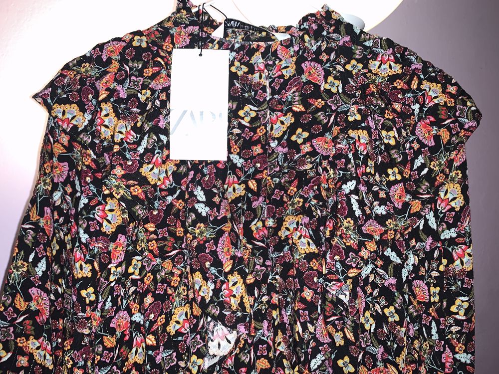 Piękna wzorzysta sukienka z falbanką ZARA, floral nowa, XS/34