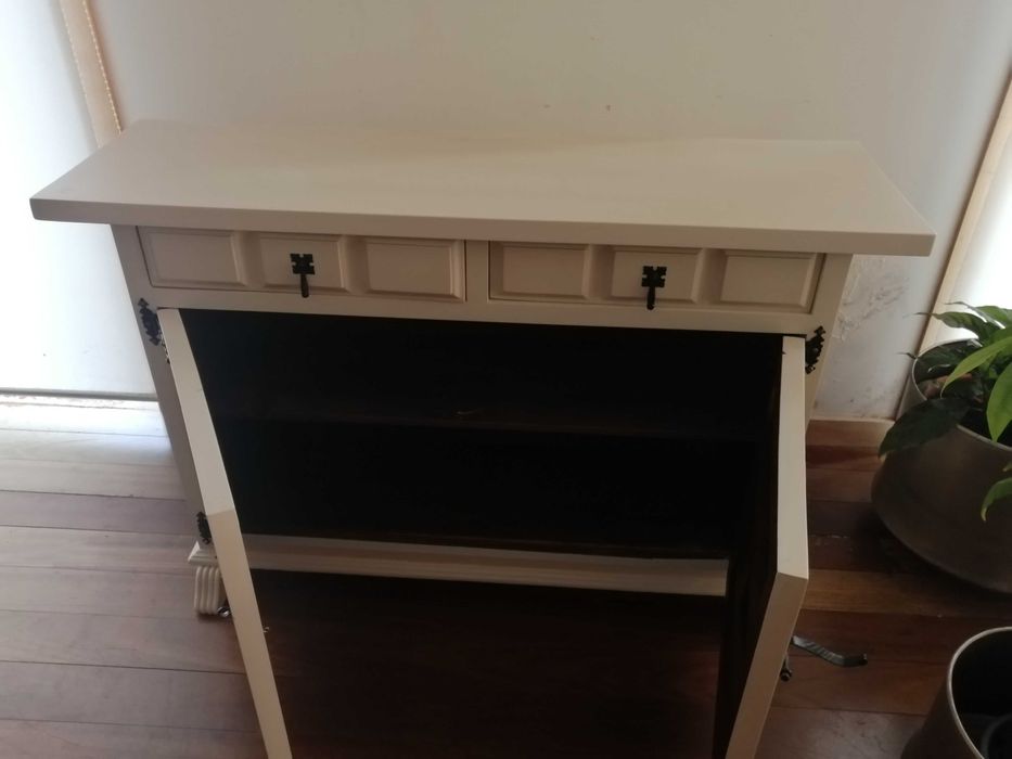 Móvel em Madeira de Pinho