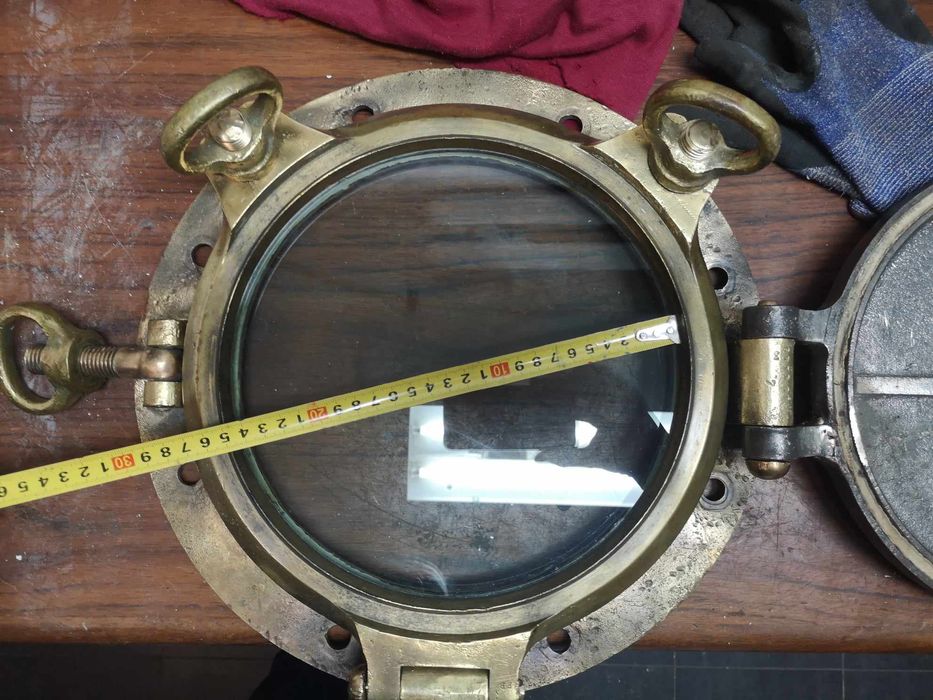 Escotilha antiga navio