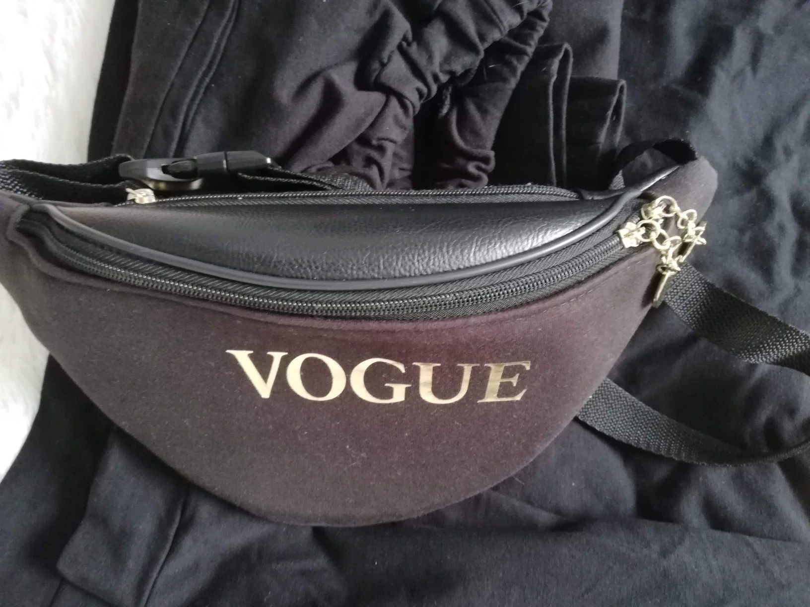 Dres z torebką Vogue