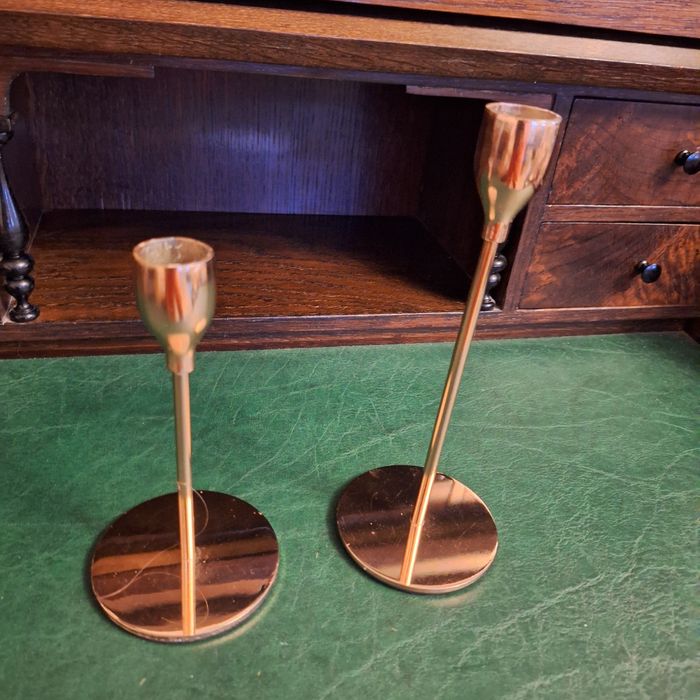 Dwa złote świeczniki