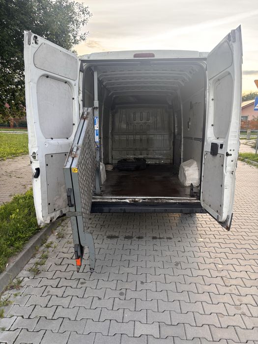 Wynajem busa z najazdem  fiat ducato maxi bus 3 osobowy