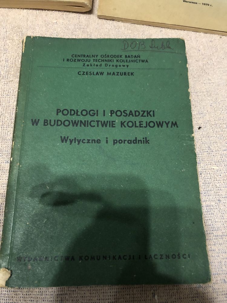 Podłogi i posadzki w budownictwie kolejowym Mazurek