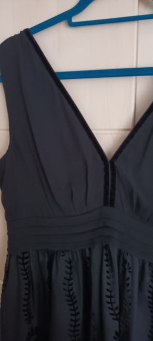 Sukienka marki H&M czarna rozmiar XL wzór kawiaty