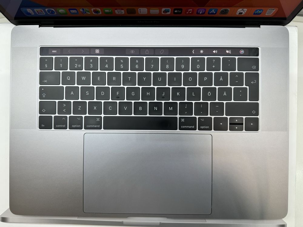 APPLE A1707 MacBook Pro 15" MID 2017 i7-7820HQ/16GB/512GB/AMD 560X 4GB