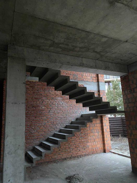 Виготовлення бетонних сходів. Надійність на роки!