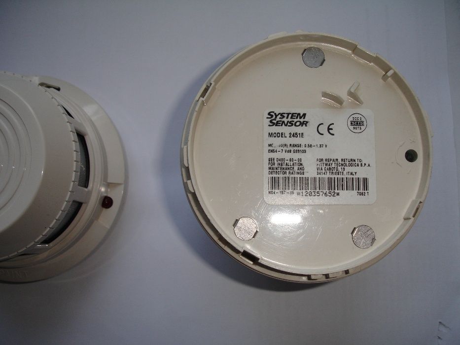 Czujki dymu System Sensor Model 2451 E "nowe" nigdy nie używane.