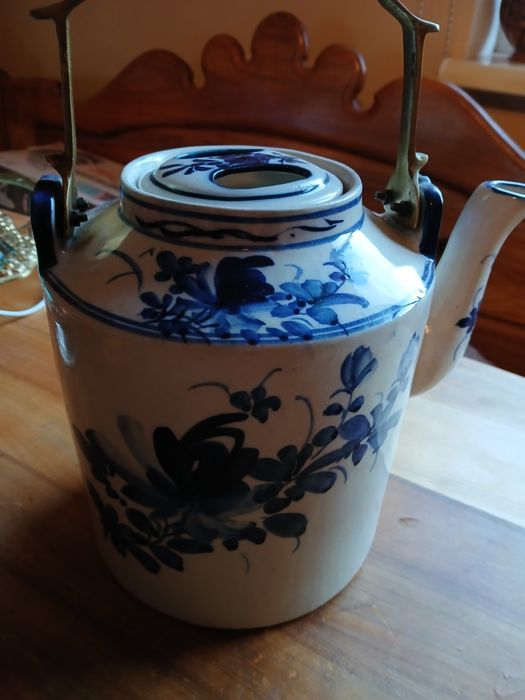 Чайник синьо- біла порцеляна