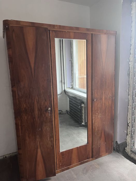 Ліжко і шафа трюмо безкоштовно