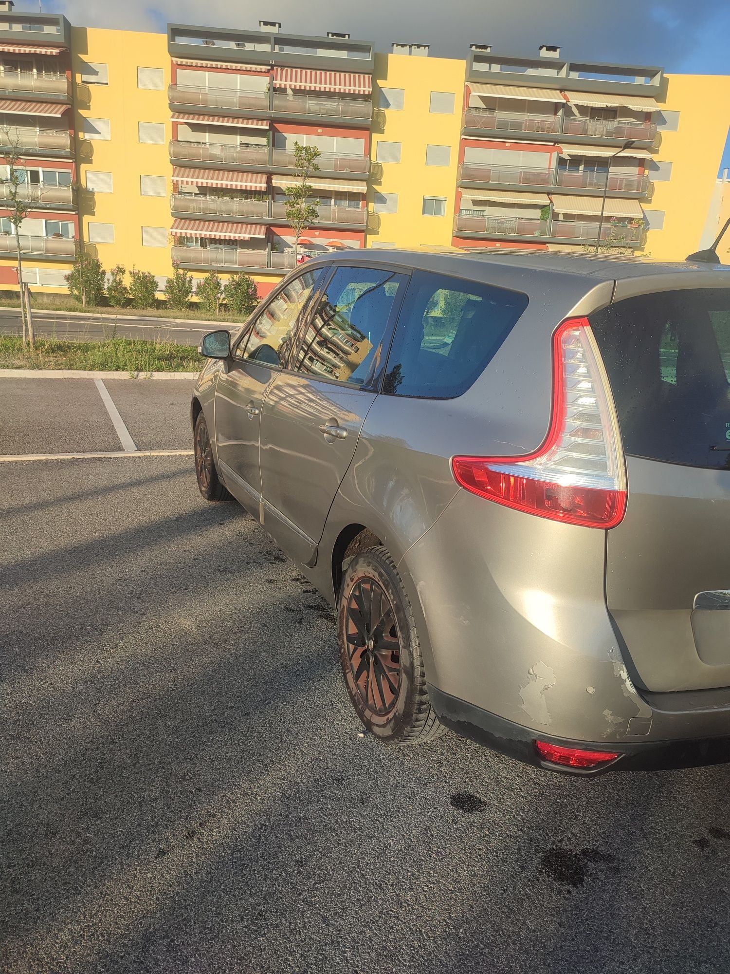 Renault Grand Scenic 2012