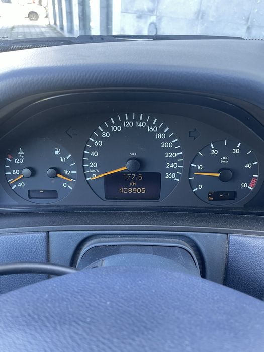 Carrinha Mercedes E220 W210