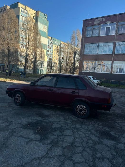 Продам ВАЗ 2199 на полном ходу!