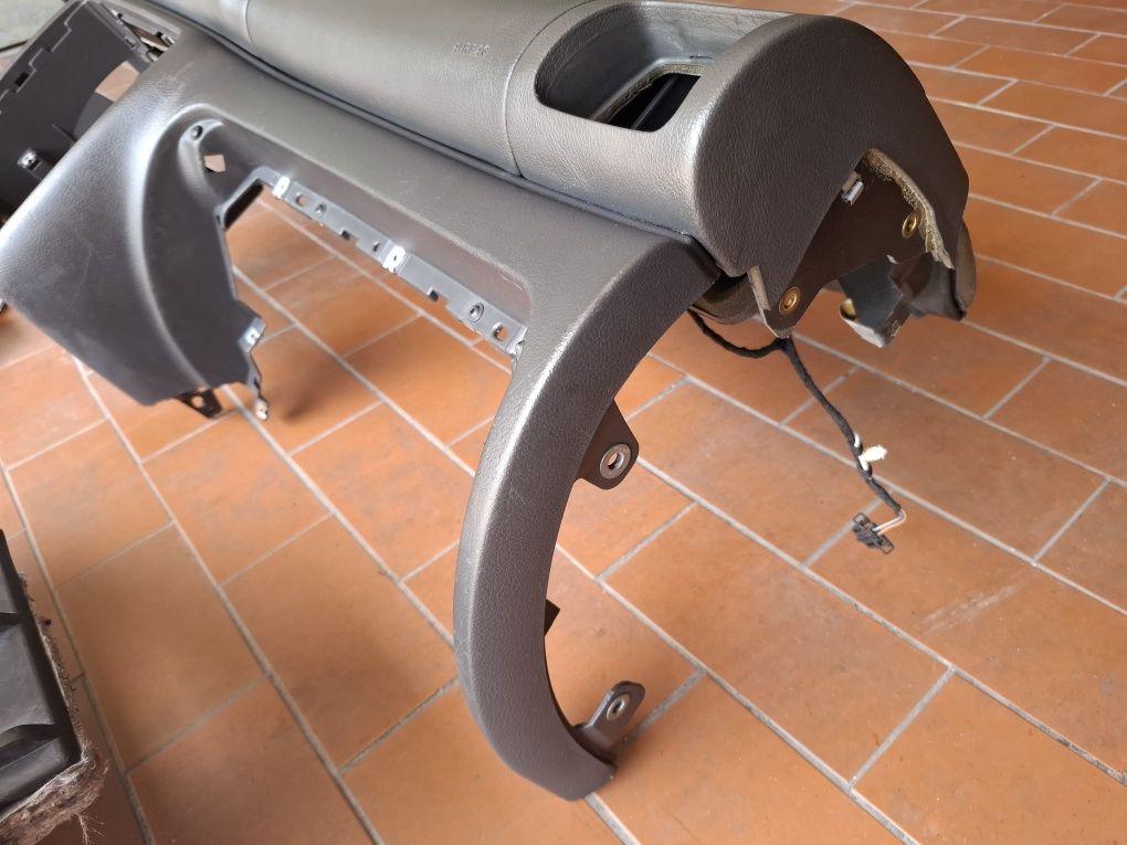 Tablier 2din VW Passat 01-05(cor preto))